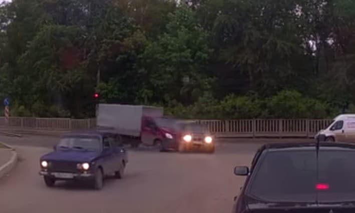 Хотел проскочить, но устроил ДТП на Производственной
