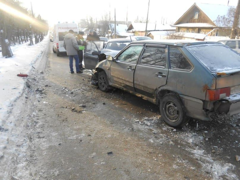 На Луганской водитель "четырнадцатой" протаранил "Хендай"