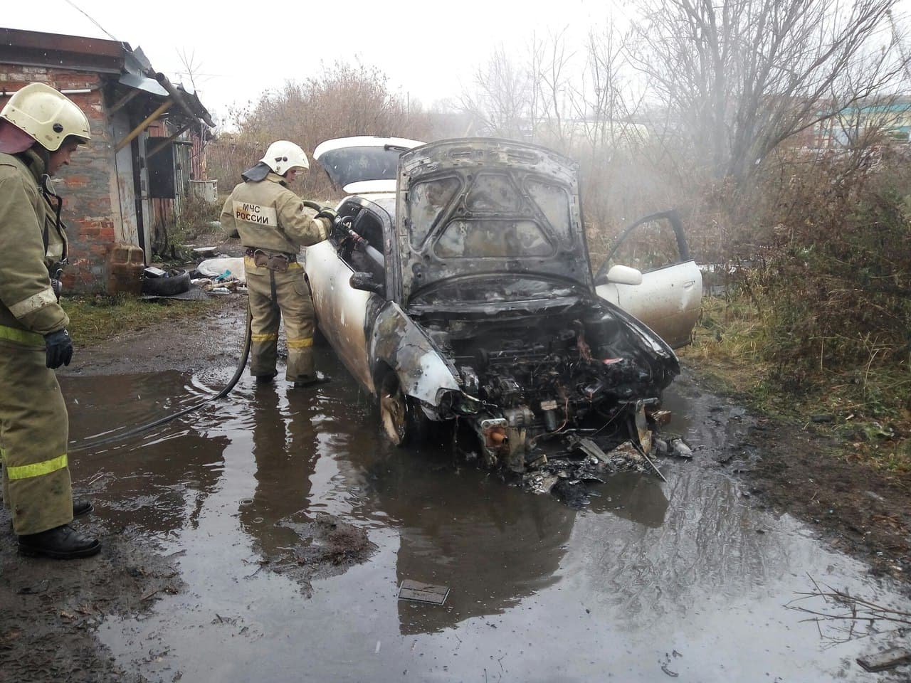 В Кирове Audi сгорела во время ремонта