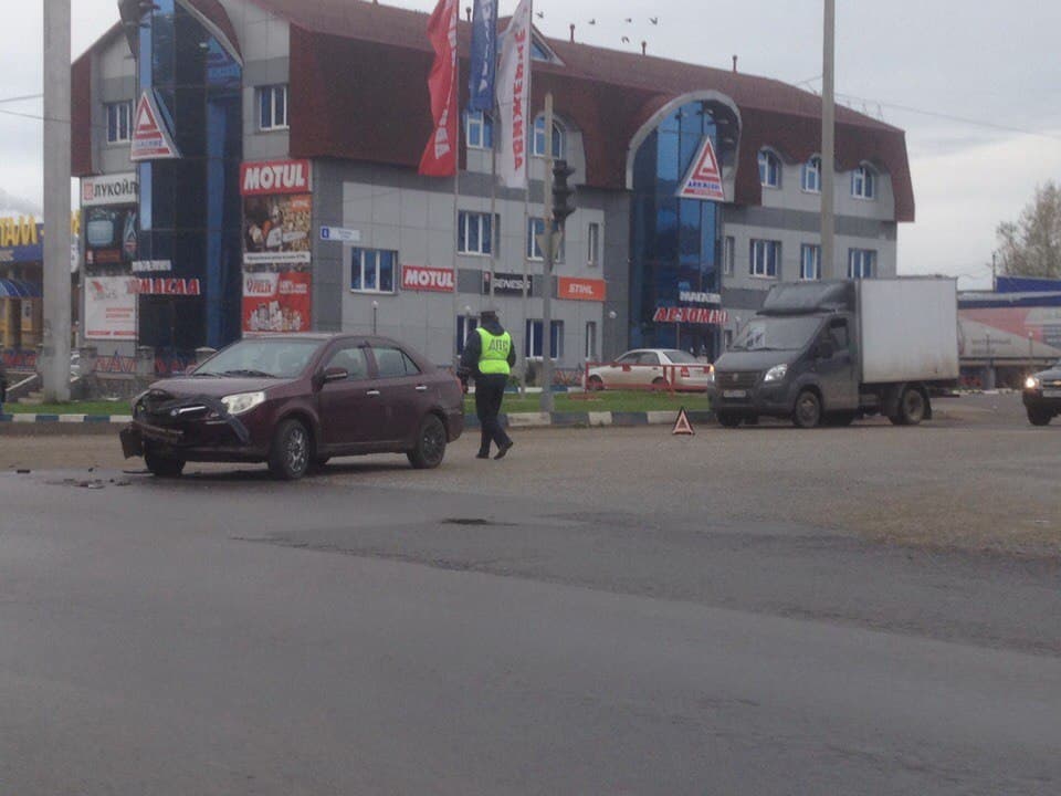 Geely перевернул Ford на Производственной