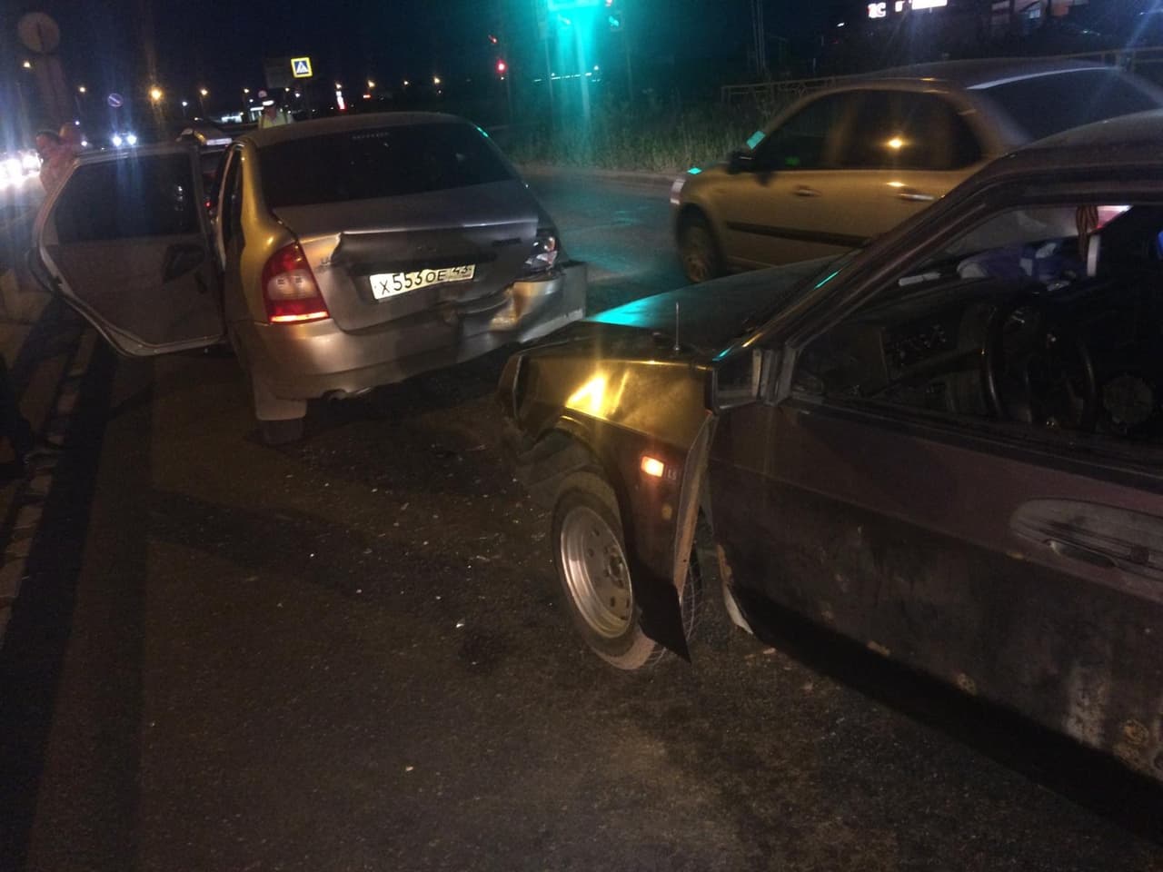 В Кирове бесправник на «девятке» спровоцировал тройную аварию 