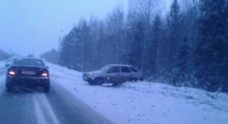 Вечерний гололед. На Милицейской столкнулись 6 машин