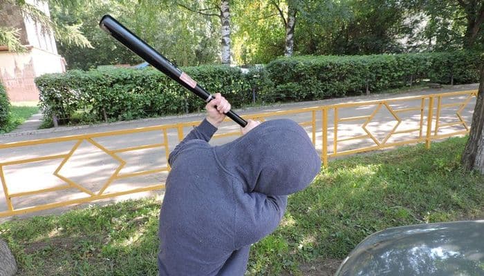 Таксистские разборки: “Ты отнимаешь наш хлеб, чтоб больше мы тебя здесь не видели!”