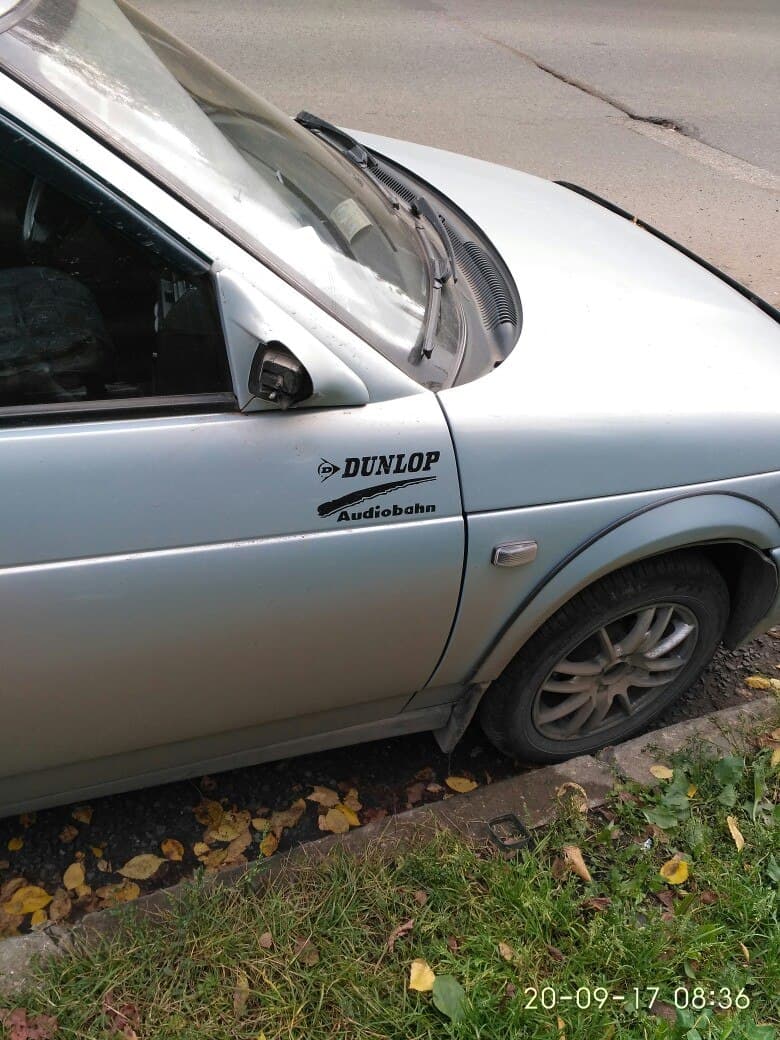 Ночью на 7 машинах неизвестные сломали зеркала