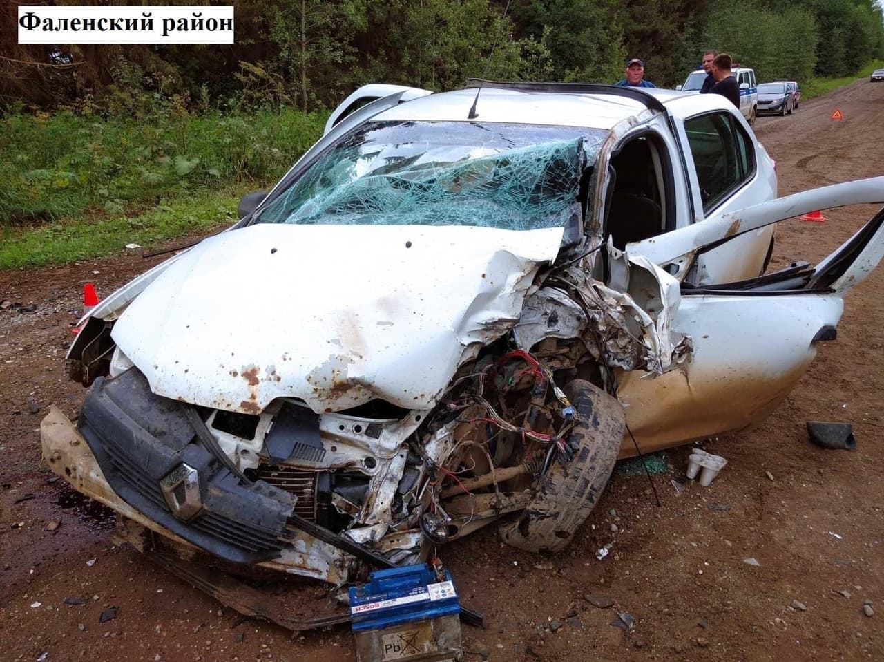 В Кировской области легковушка столкнулась с грузовиком