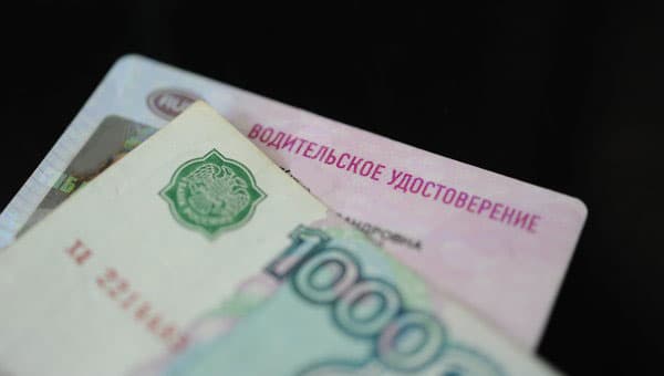 23-летний кировчанин пытался дать взятку сотрудникам ГИБДД