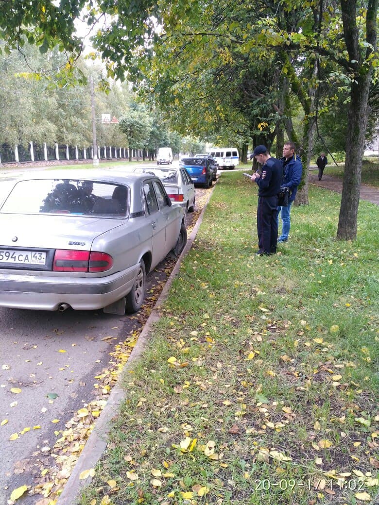 Ночью на 7 машинах неизвестные сломали зеркала