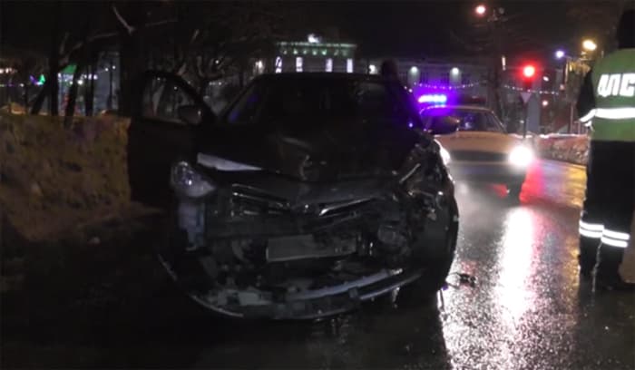 Секс втроем в «Solaris» закончился тремя разбитыми иномарками