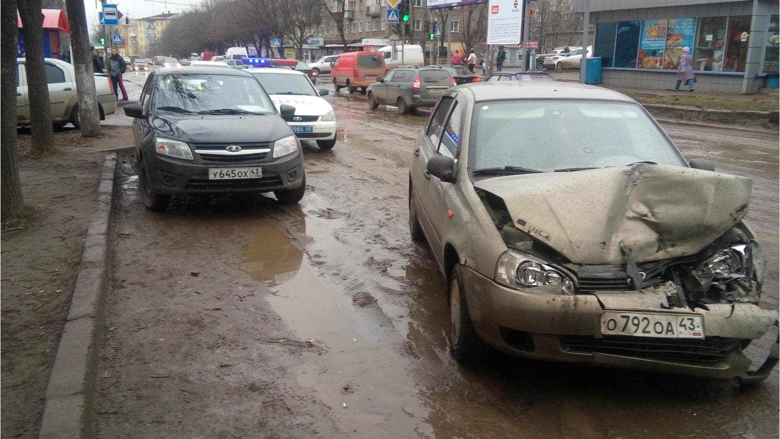 Пьяный водитель помял 4 машины