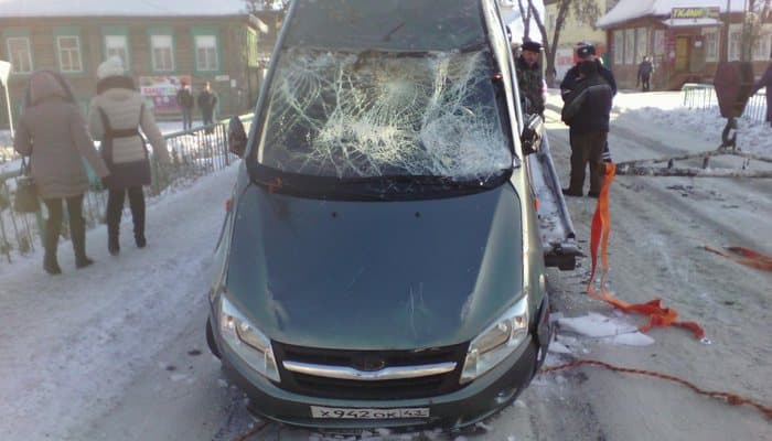Подрядчик ответит за улетевший в кювет автомобиль