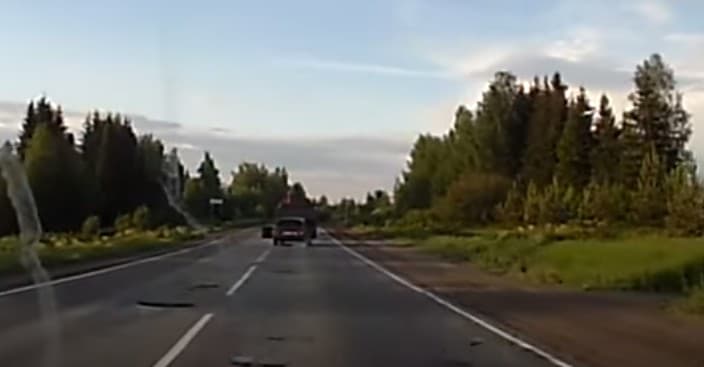 Открывшаяся дверь в машине уберегла от ДТП