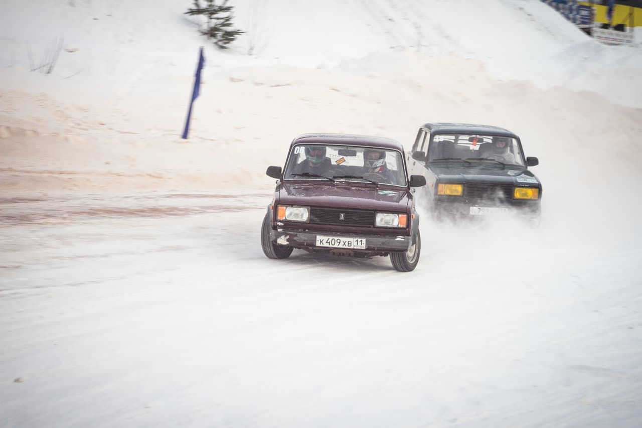 Соревнования по дрифту перебрались к «танку» на Октябрьском проспекте