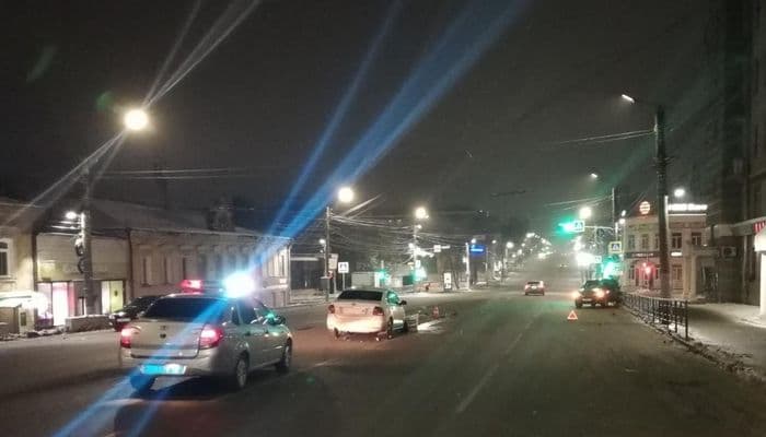 В Кирове молодой лихач на «Поло» устроил ночное ДТП с пострадавшими