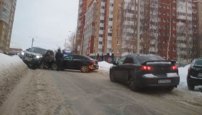 Утреннее ДТП на Маклина перекрыло движение