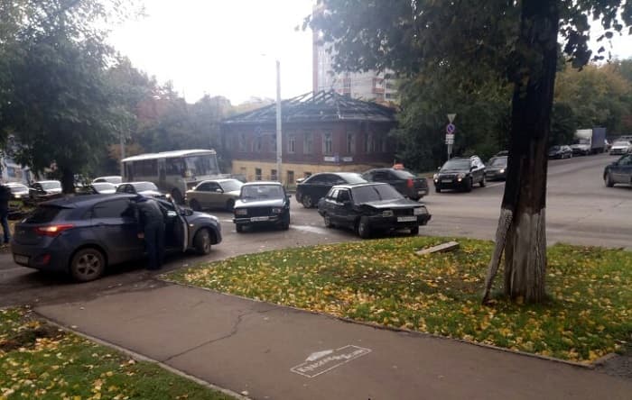 Тройное ДТП на перекрестке Ленина-Пролетарской