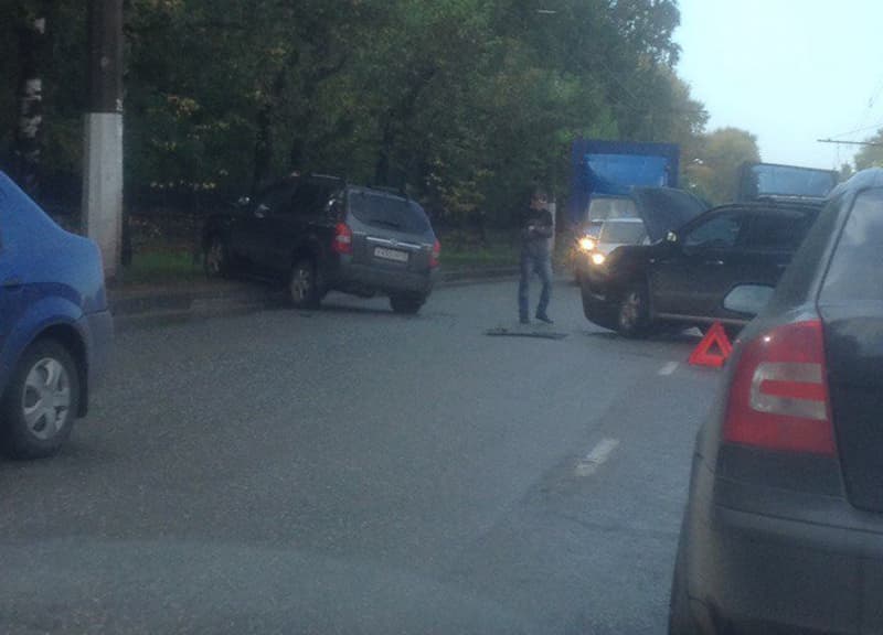 У «Просторов» на Щорса произошла двойная авария