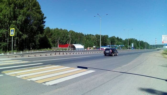 Возле деревни Малые Ряби начали устанавливать пешеходный переход