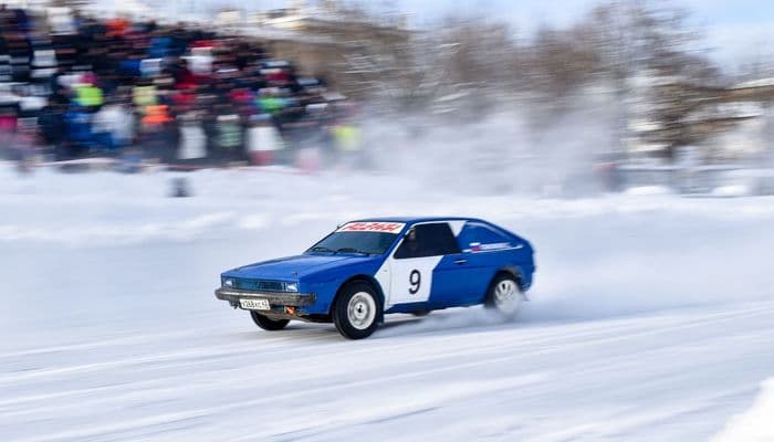 В выходные в Слободском гонщики устроили снежную бурю