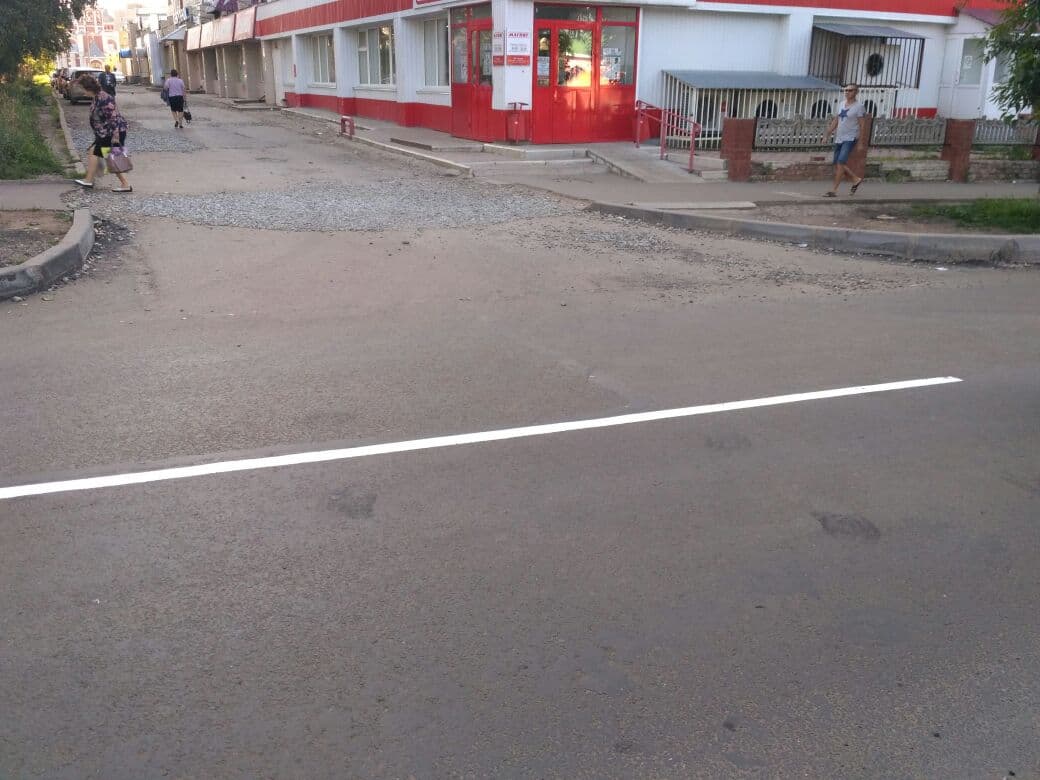 Дорогу на Кочкиной отремонтировали и закрыли жителям въезд во двор