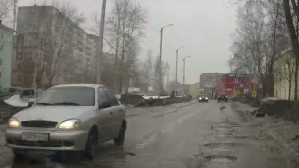 Комсомольскую бомбили? Дорогу пора стирать с карты города Кирова