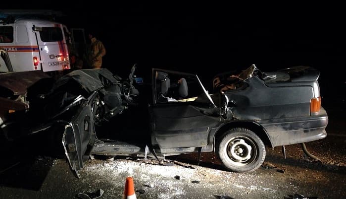 Подробности смертельного ДТП с двумя "Ладами" под Кировом: машины "в щепки"