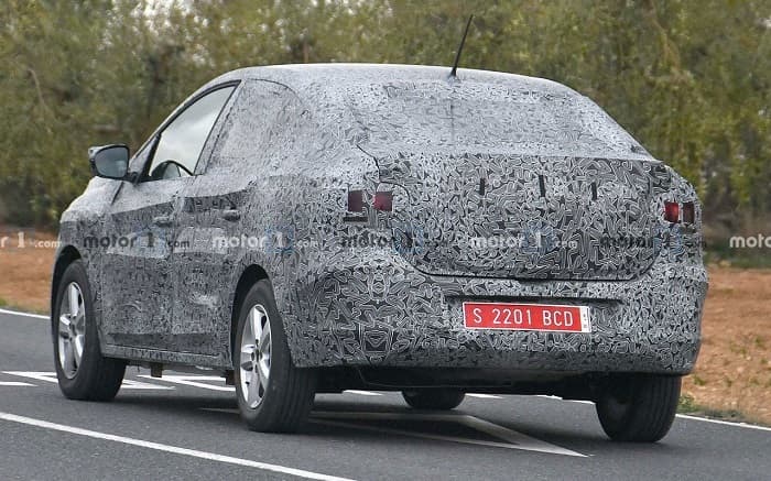 Renault Logan нового поколения: в сети появились «шпионские» снимки