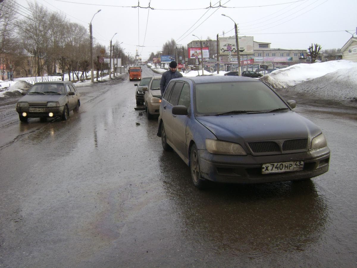 ДТП с участием 3 автомобилей произошло на Ломоносова