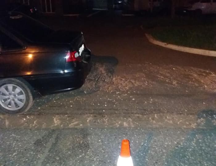 34-летняя женщина выпрыгнула из машины во время движения