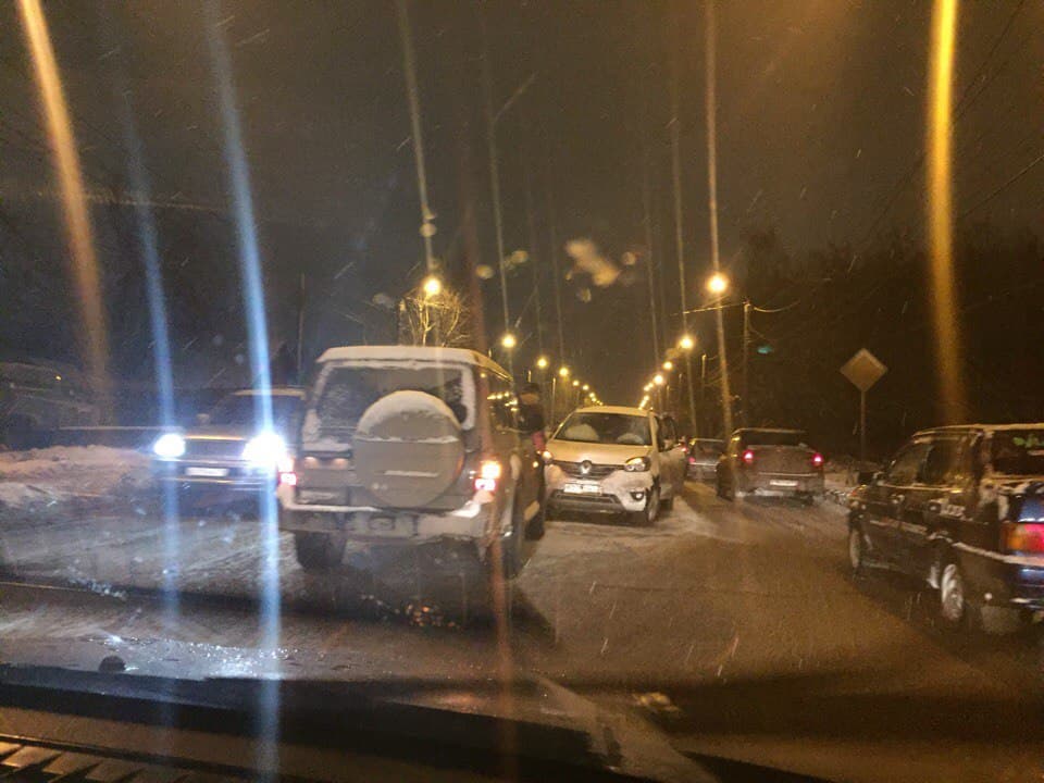 На Луганской разбитый «Мерседес» перегородил часть улицы