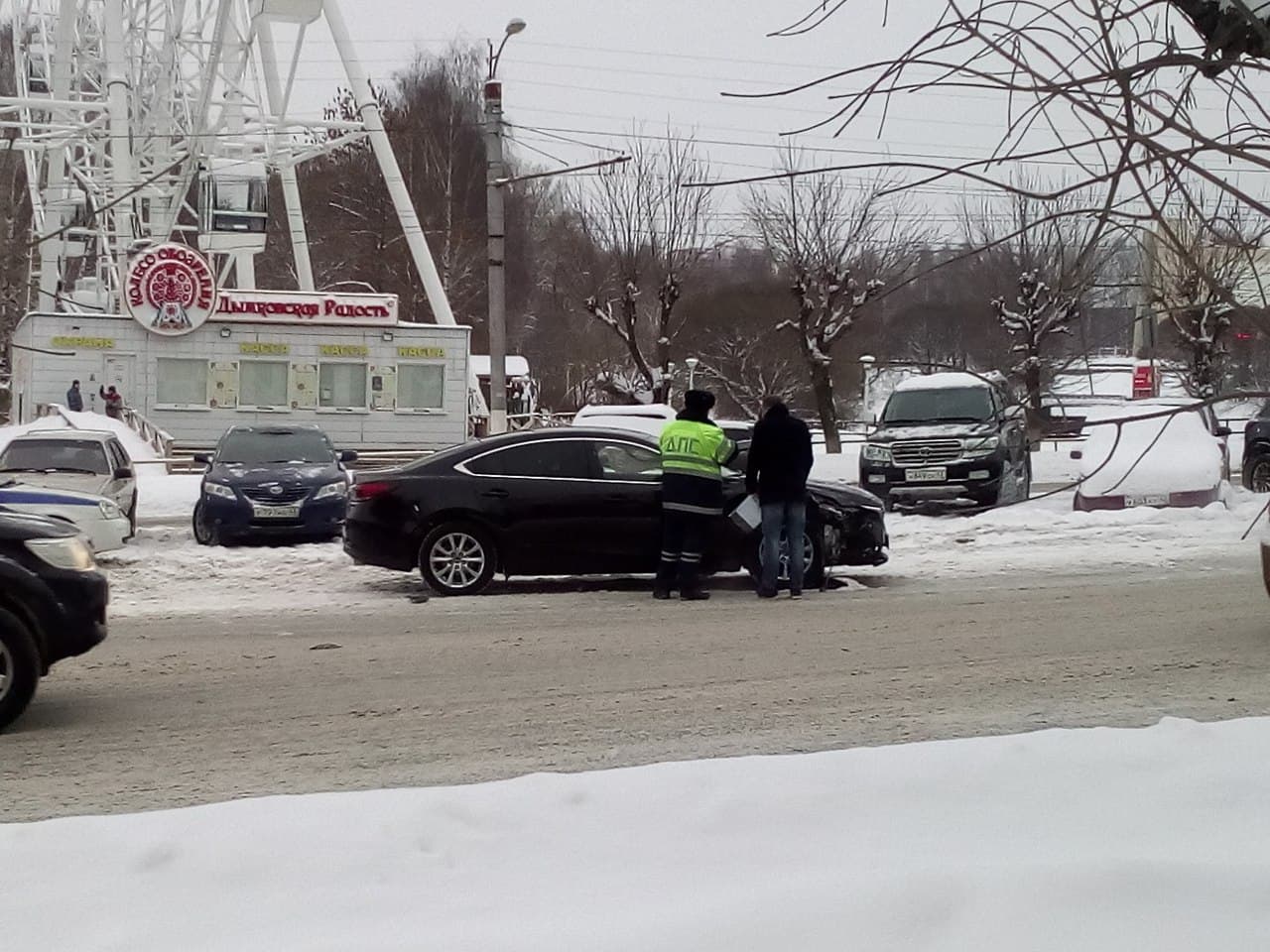 Октябрьский проспект встал в пробках из-за двух аварий