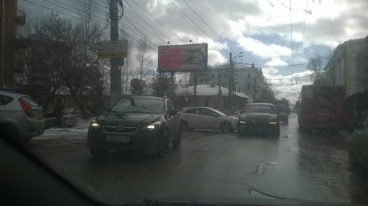 Porshe и Hyundai неподелили Карла Маркса