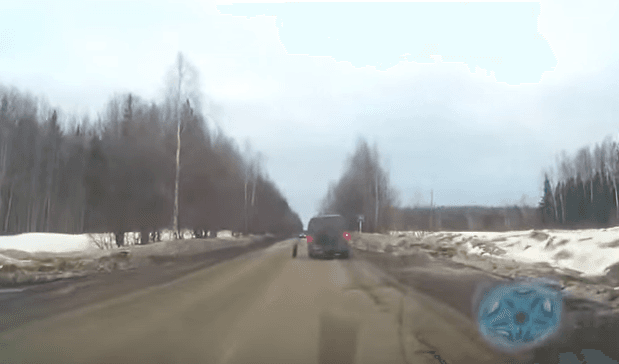 В Омутнинске у маршрутки на ходу отвалилось колесо 