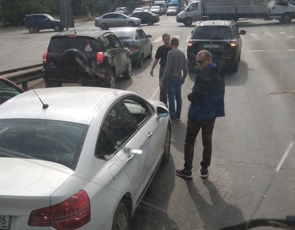 Пробка длиной в несколько километров ждет вас на Производственной