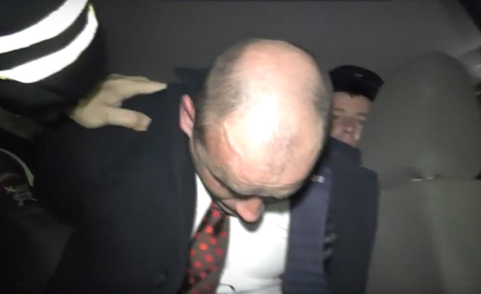 Директора шинного центра, который хотел купить ребенка, задержали пьяным за рулем