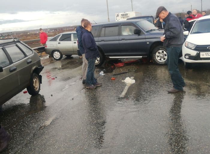 Семь машин распластались на новом мосту: подробности жесткого ДТП