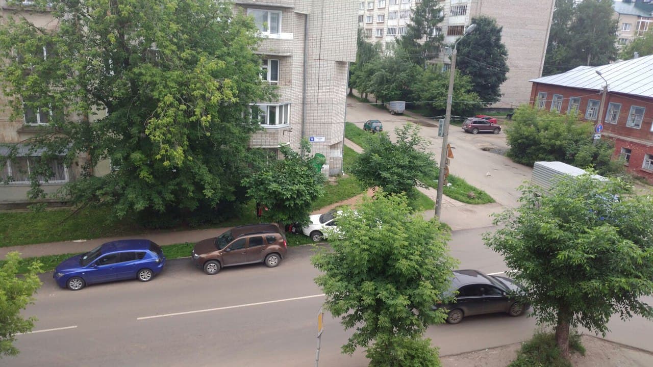 «Приора» сбила мотоциклиста - двойная авария на Свободы