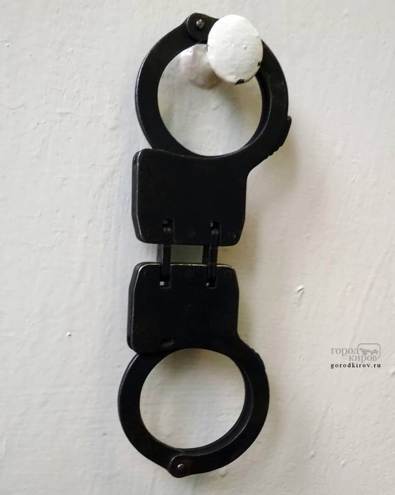 18-летний подросток  “внаглую” ограбил таксиста и избил его