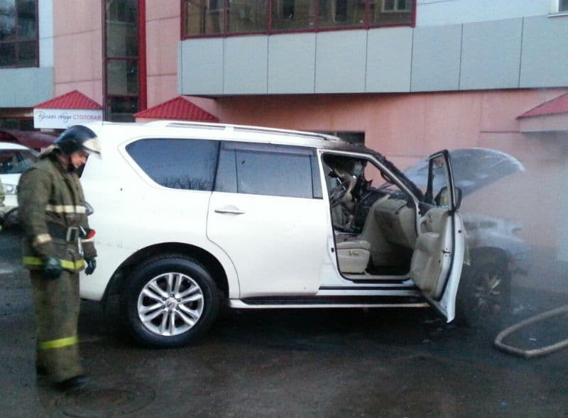 В Кирове на улице Орловской вспыхнул автомобиль