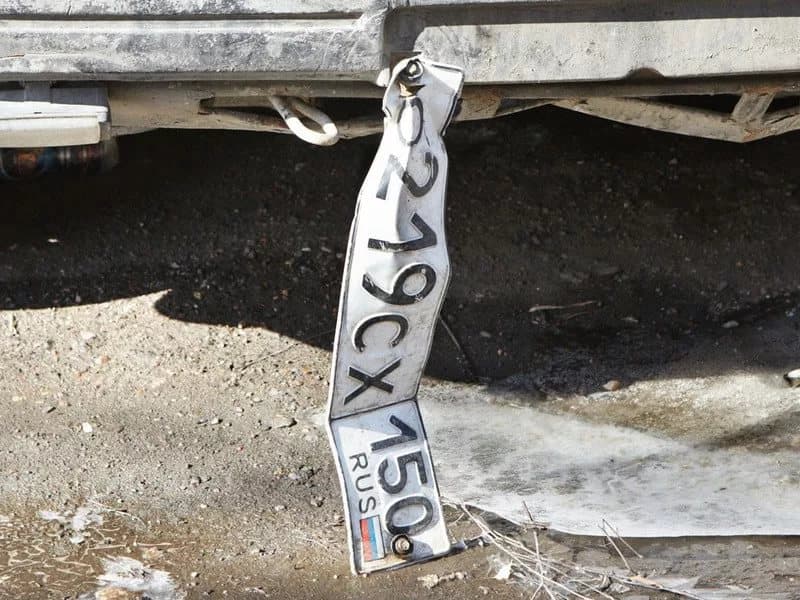 Автомобильные номера смыло дождём