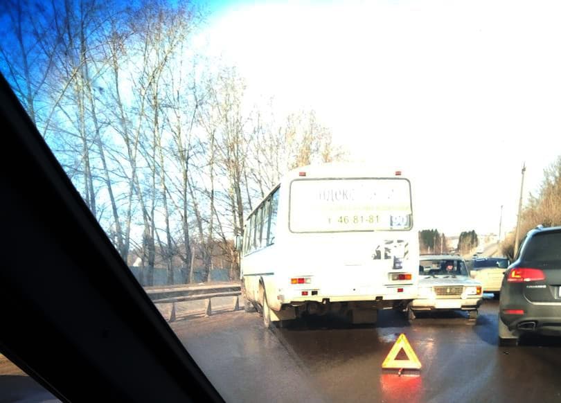 На Советском тракте 2 аварии. Пробка на въезде в город