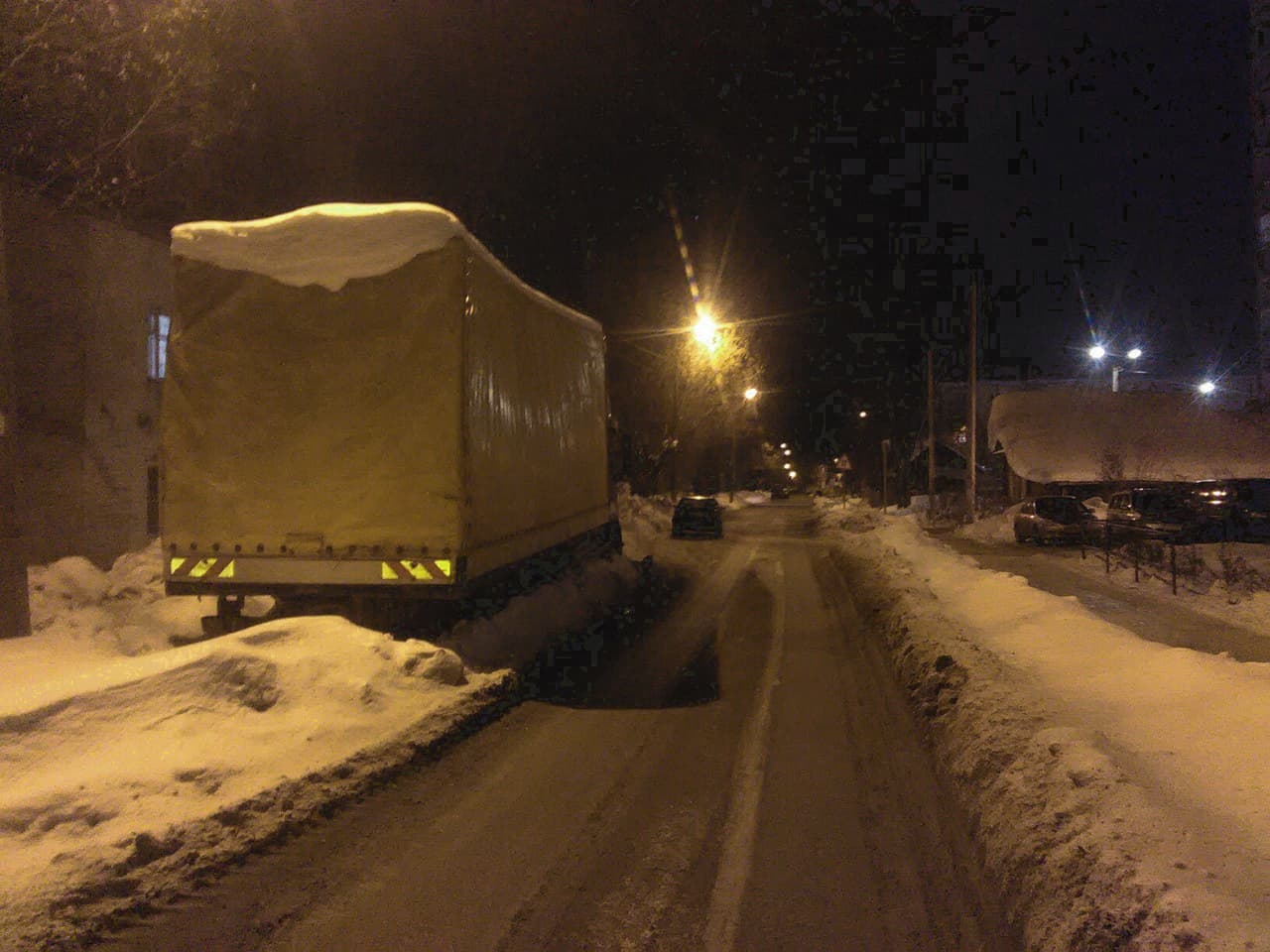 Чиновники угрожают штрафами за подснежники на дорогах
