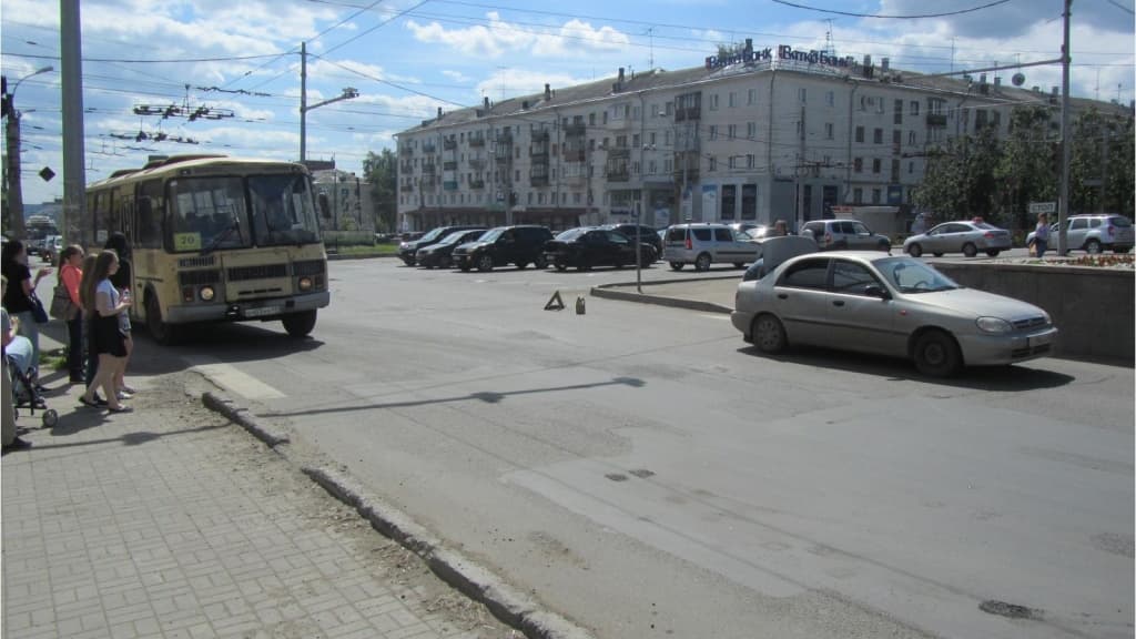 ЗАЗ «Шанс» наехал на пешехода на Октябрьском проспекте