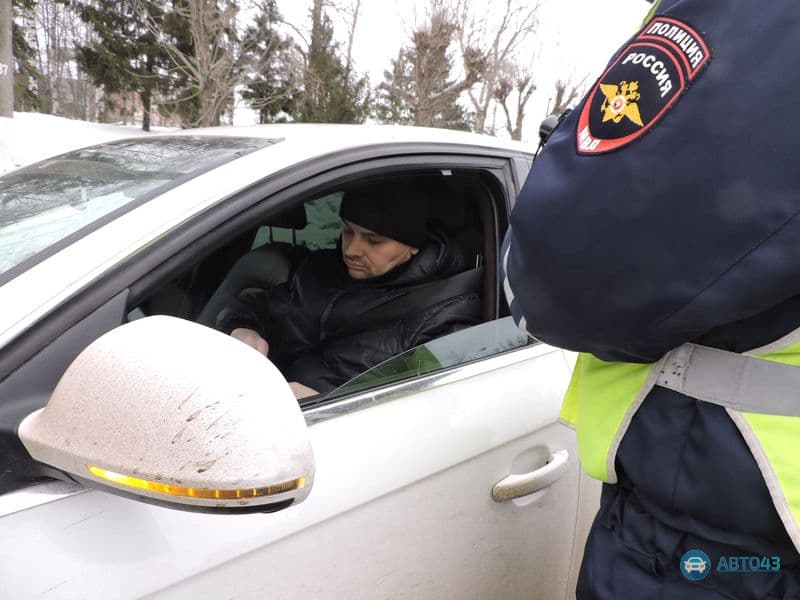Гаишникам вернут жезл и возможность тормозить машины