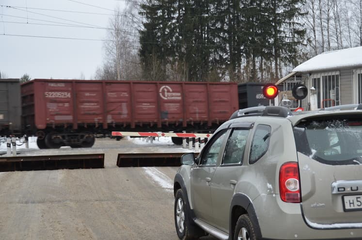 В Радужном 8 ноября на весь день перекроют железнодорожный переезд