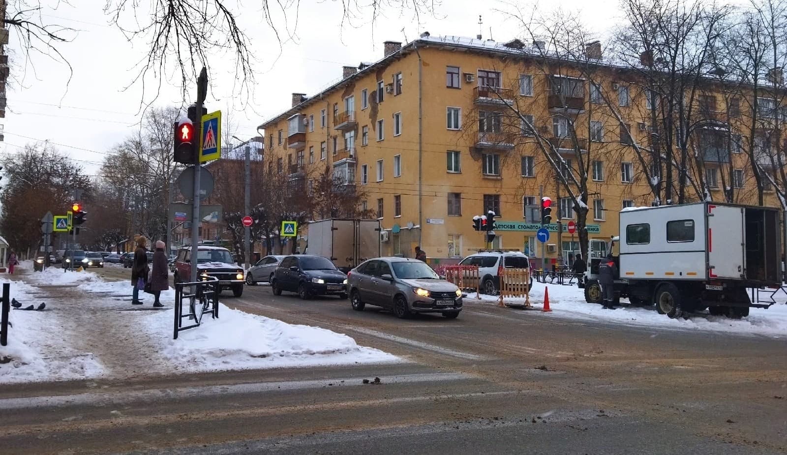 В Кирове на двух улицах перекроют проезд на полтора месяца