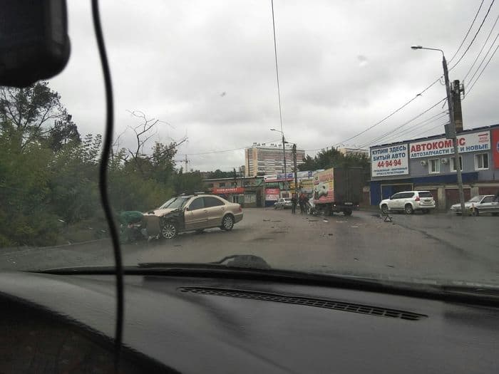 “Газелька” встретилась с иномаркой у пивзавода