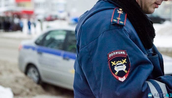 Полицейским пришлось стрелять по автомобилю пьяного бесправника из Уней