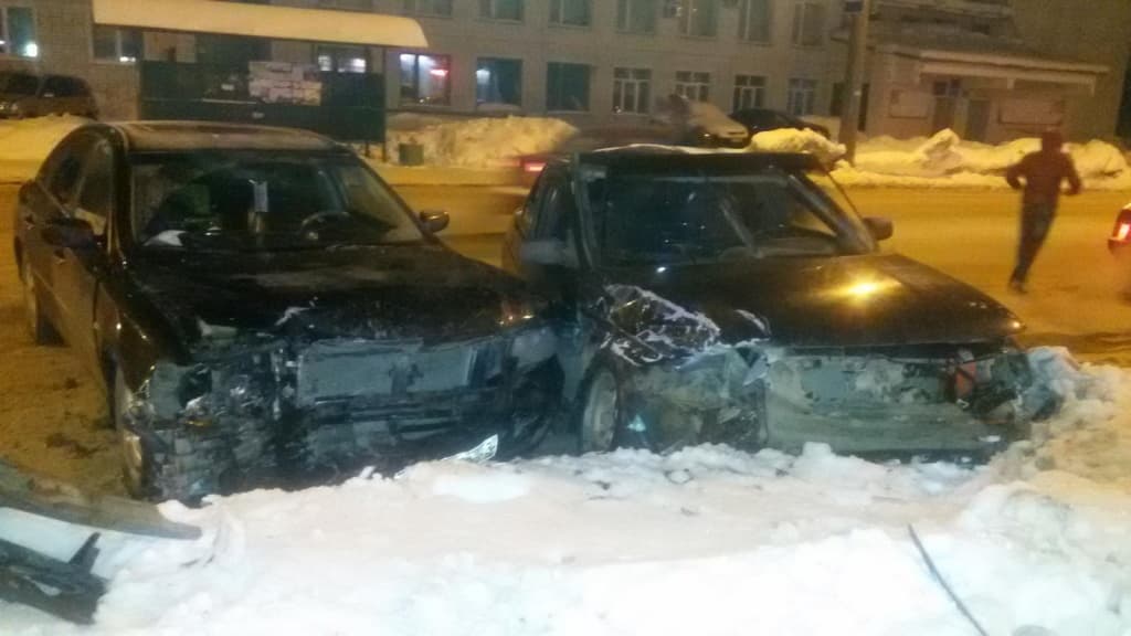 В аварии на Попова пострадали 2 девушки