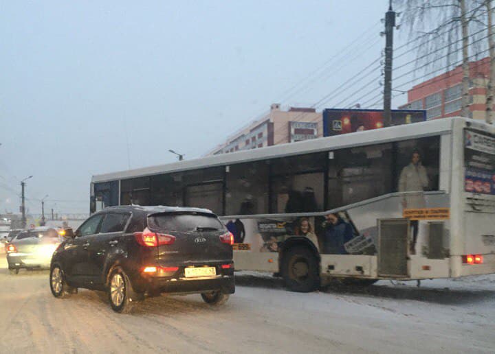Проезд с Нововятска в Киров затруднён из-за автобуса