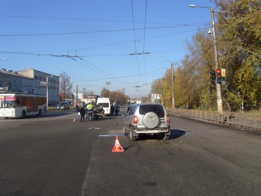 Водитель Niva-Chevrolet вытолкнул ВАЗ на перекресток
